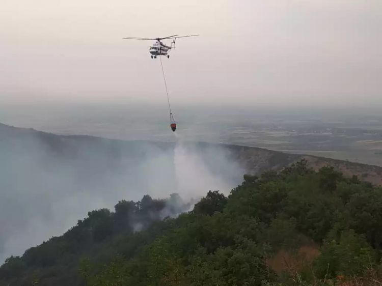 Tənkəmər dağında yanğınsöndürmə işləri davam etdirilir  - FOTO